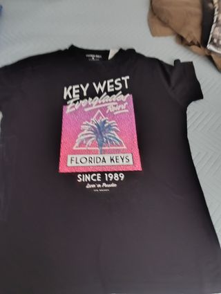 Camisetas manga corta.