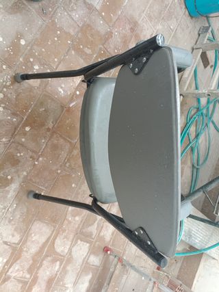 Silla WC portátil gris