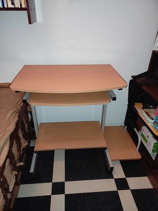 Mesa escritorio para ordenador con ruedas y baldas