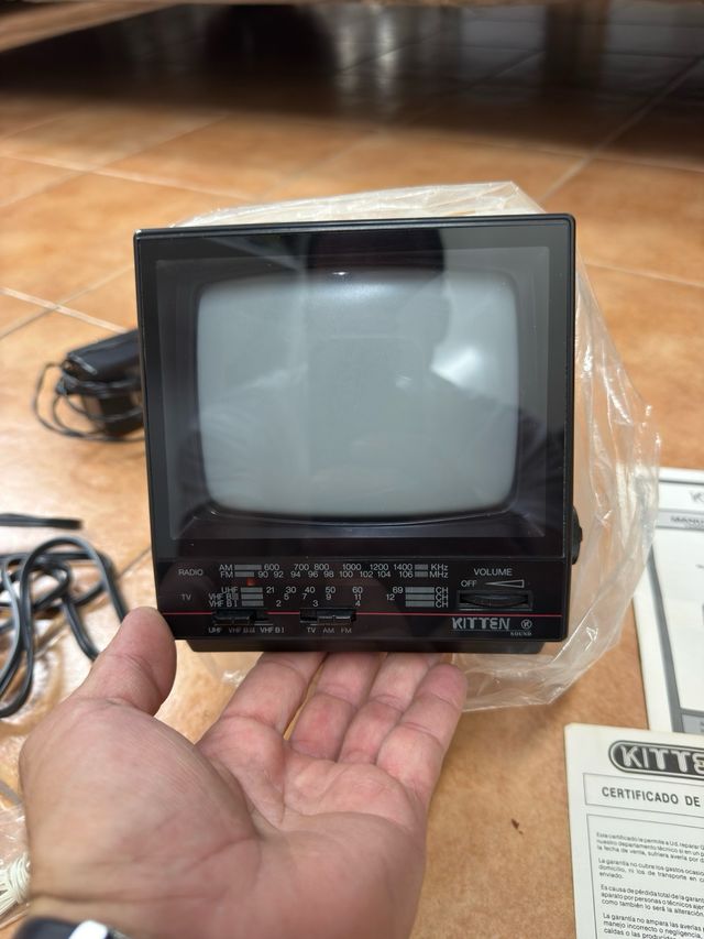 TV Portátil Kitten 5.5" B/N