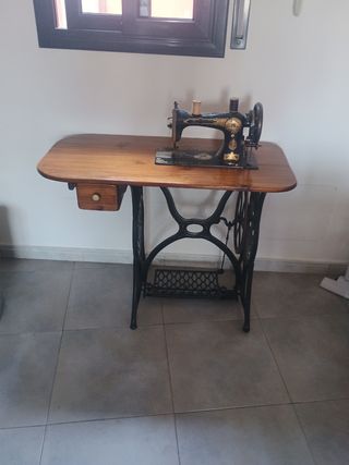 Máquina coser antigua
