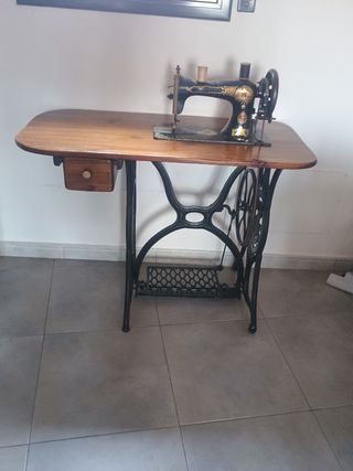 Máquina coser antigua