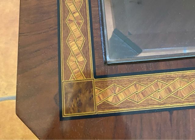 Mesa centro cristal y marqueteria