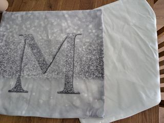 Fundas cojín cremallera letras M y P (2 udsx3€)