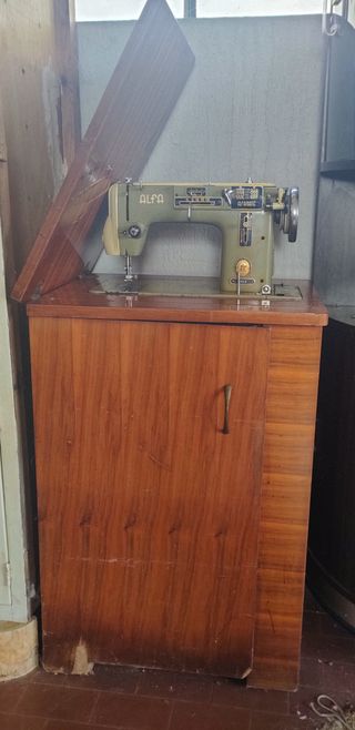 Macchina da cucire Alfa 103 vintage