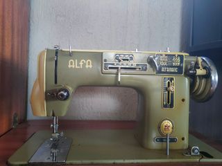 Macchina da cucire Alfa 103 vintage