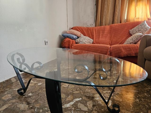 MESA DE CRISTAL REDONDA DE COLOR NEGRO