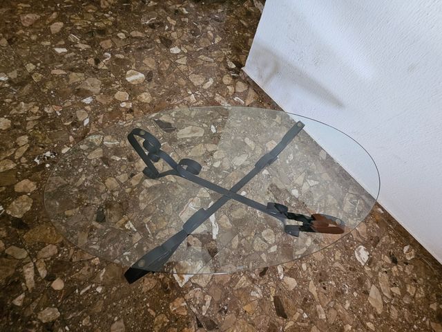 MESA DE CRISTAL REDONDA DE COLOR NEGRO