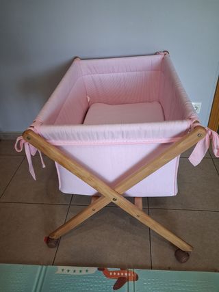 Minicuna rosa de madera
