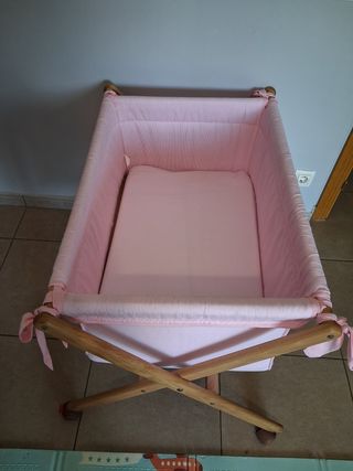 Minicuna rosa de madera