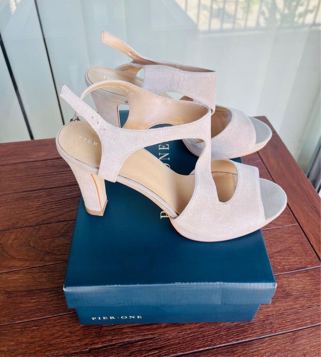 Sandalias beige Pier One tacón