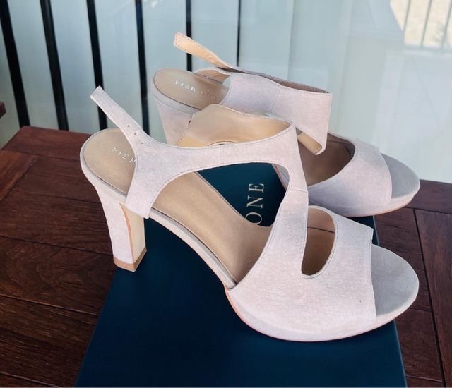 Sandalias beige Pier One tacón