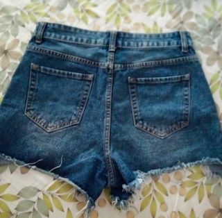 Shorts jeans corti strappati 