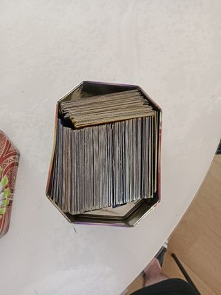 Caja metálica Pokémon - cartas
