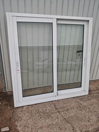  Ventana corredera