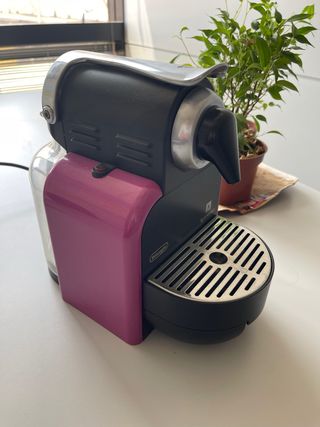 Cafetera Nespresso Pixie Lila