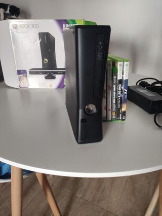 Xbox 360 negra + juegos