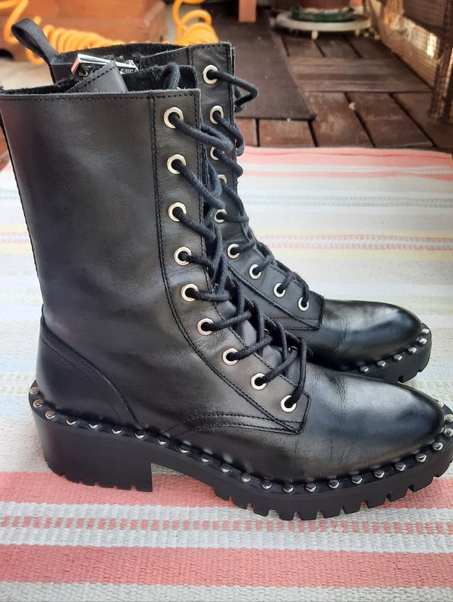 Botas Zara negras con tachuelas