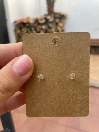 Pendientes artesanales morado-blanco
