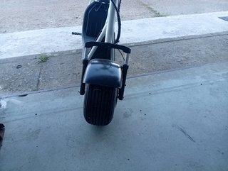 Moto eléctrica blanca