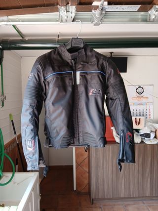 Cazadora moto de mujer K&B. Talla L 42