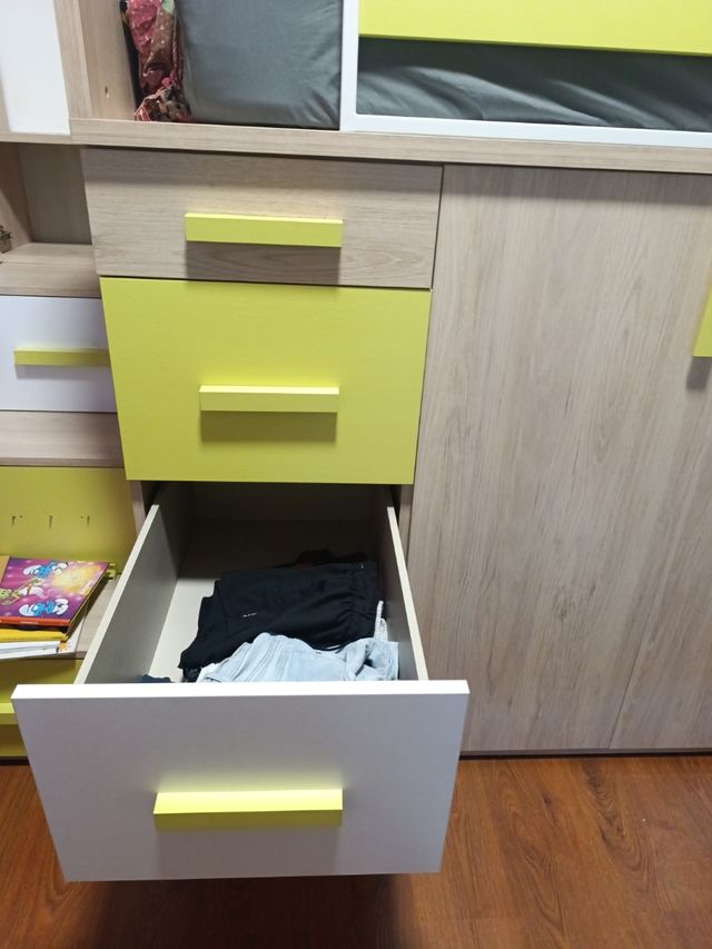 Litera juvenil con armaris i cajonera