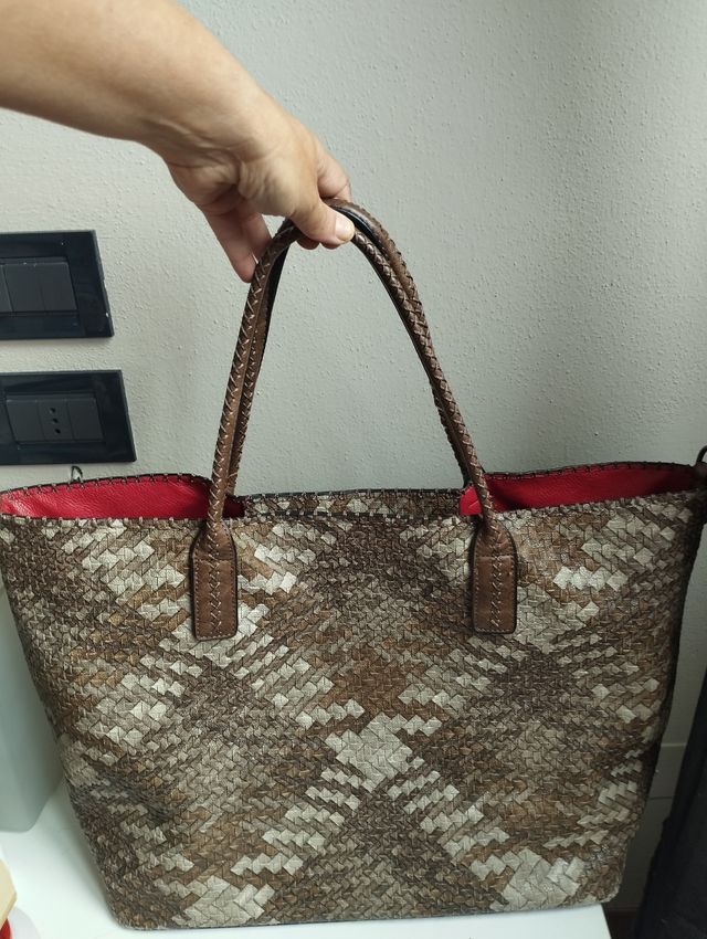 Borsa intrecciata beige e marrone in vera pelle