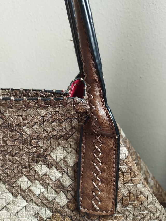 Borsa intrecciata beige e marrone in vera pelle