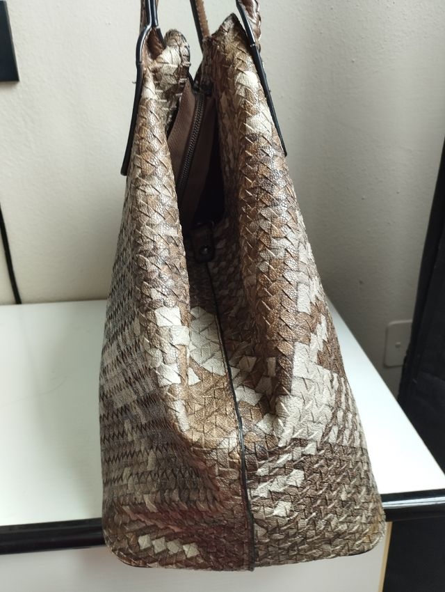 Borsa intrecciata beige e marrone in vera pelle