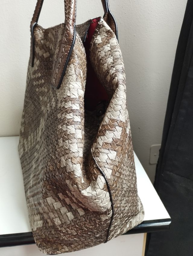 Borsa intrecciata beige e marrone in vera pelle