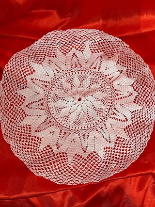 Centro in pizzo bianco