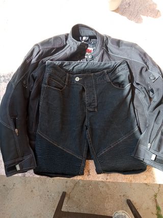 Chaqueta y pantalón para moto.