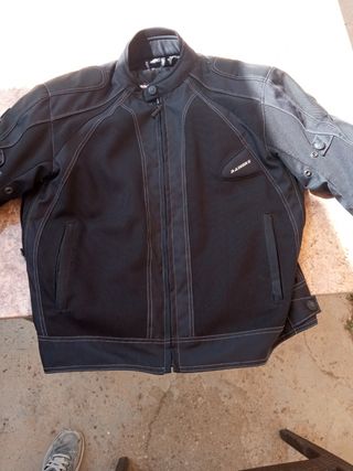 Chaqueta y pantalón para moto.