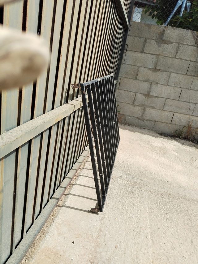 Reja metálica ventana 138.5x87