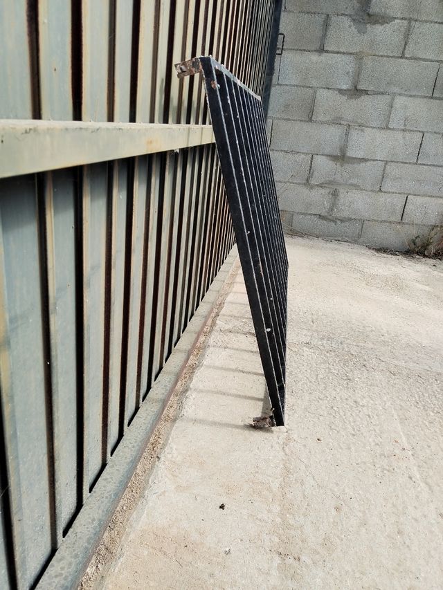 Reja metálica ventana 138.5x87