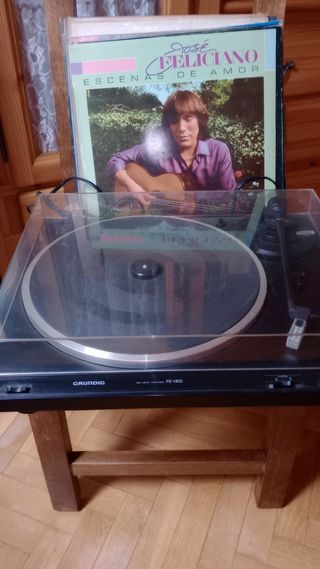 Tocadiscos Grundig PS-1900 + discos -LP y Singels 