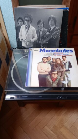 Tocadiscos Grundig PS-1900 + discos -LP y Singels 