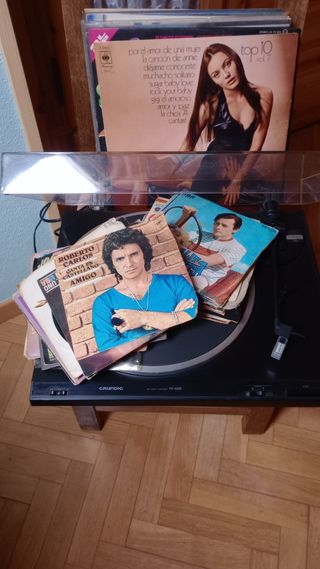 Tocadiscos Grundig PS-1900 + discos -LP y Singels 