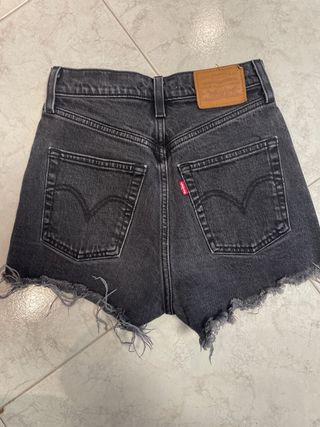 Shorts Levis negros -talla 24
Ribcage shorts 