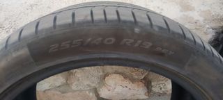 Se vende conjunto de 4 neumáticos doble medida