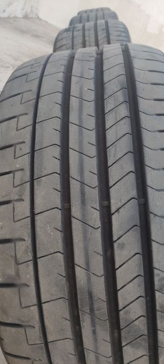 Se vende conjunto de 4 neumáticos doble medida