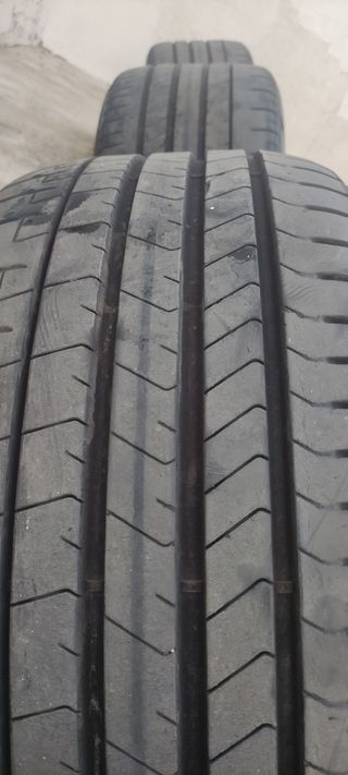 Se vende conjunto de 4 neumáticos doble medida