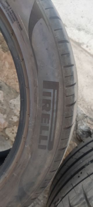 Se vende conjunto de 4 neumáticos doble medida