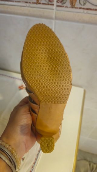 Manolo Blahnik dorados, tacón 12cm Talla 37