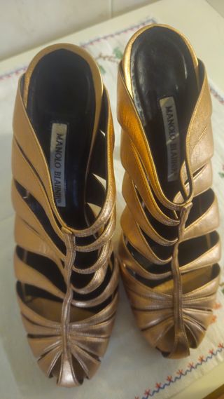 Manolo Blahnik dorados, tacón 12cm Talla 37