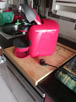 Cafetera Bosch roja