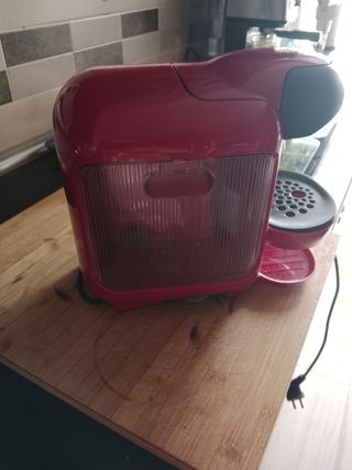 Cafetera Bosch roja