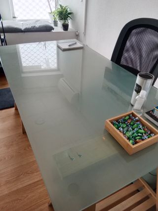 Mesa cristal caballetes IKEA - Escritorio