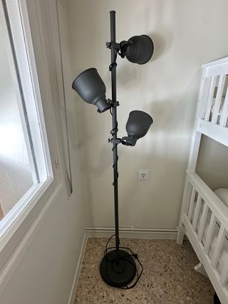 Lampara trípode 3 focos IKEA