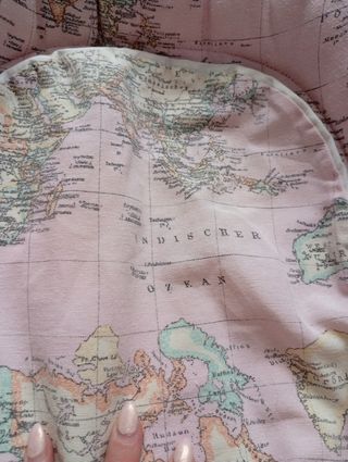 Nido bebé mapa mundi rosa. 